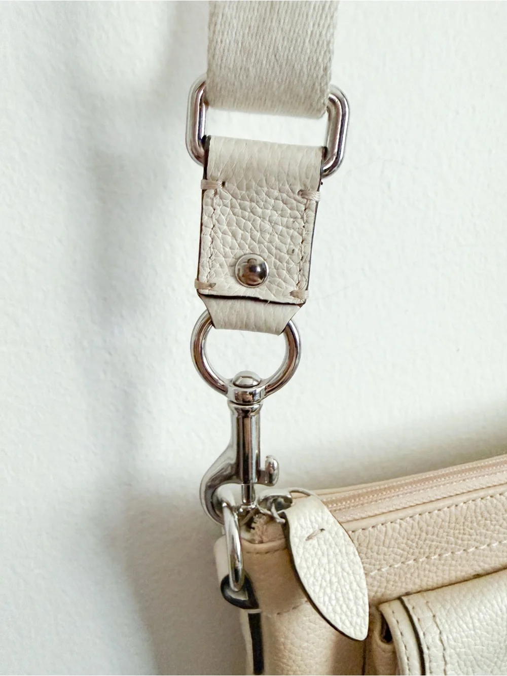 Authentic Coach Pebbled Sonoma Cream Ivory Turnlock & Zipper Top Crossbody Purse